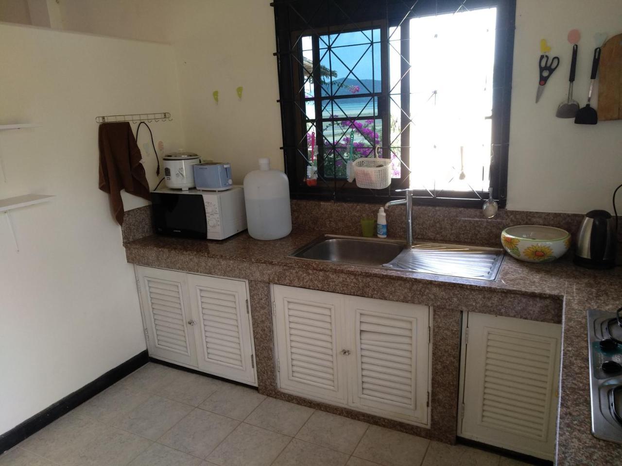 Right On The Beach House Villa Taling Ngam Beach Esterno foto