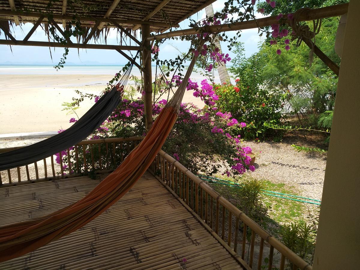 Right On The Beach House Villa Taling Ngam Beach Esterno foto