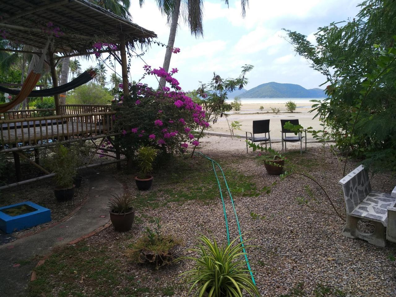 Right On The Beach House Villa Taling Ngam Beach Esterno foto