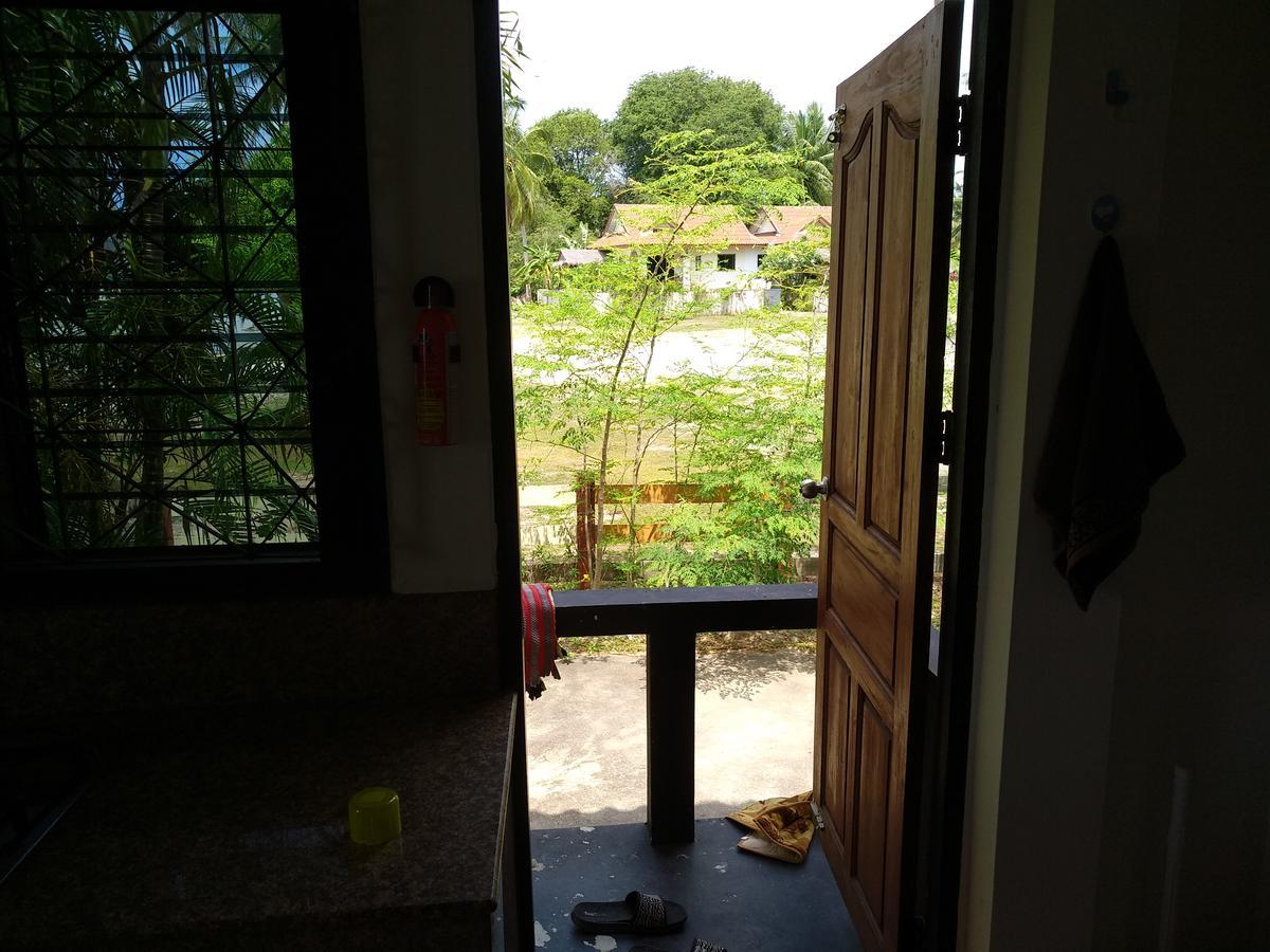 Right On The Beach House Villa Taling Ngam Beach Esterno foto