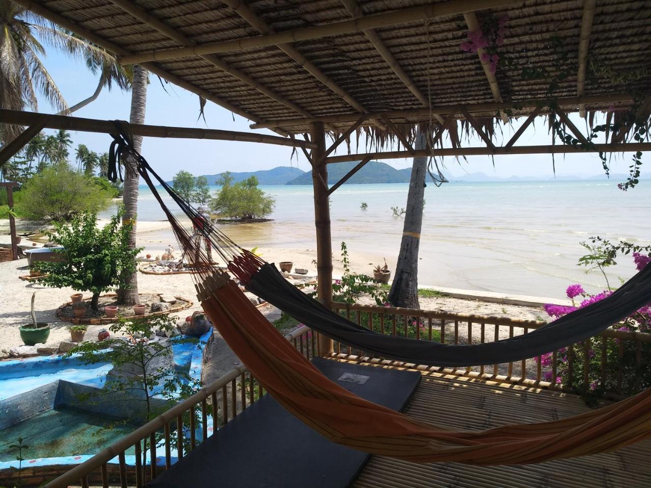 Right On The Beach House Villa Taling Ngam Beach Esterno foto